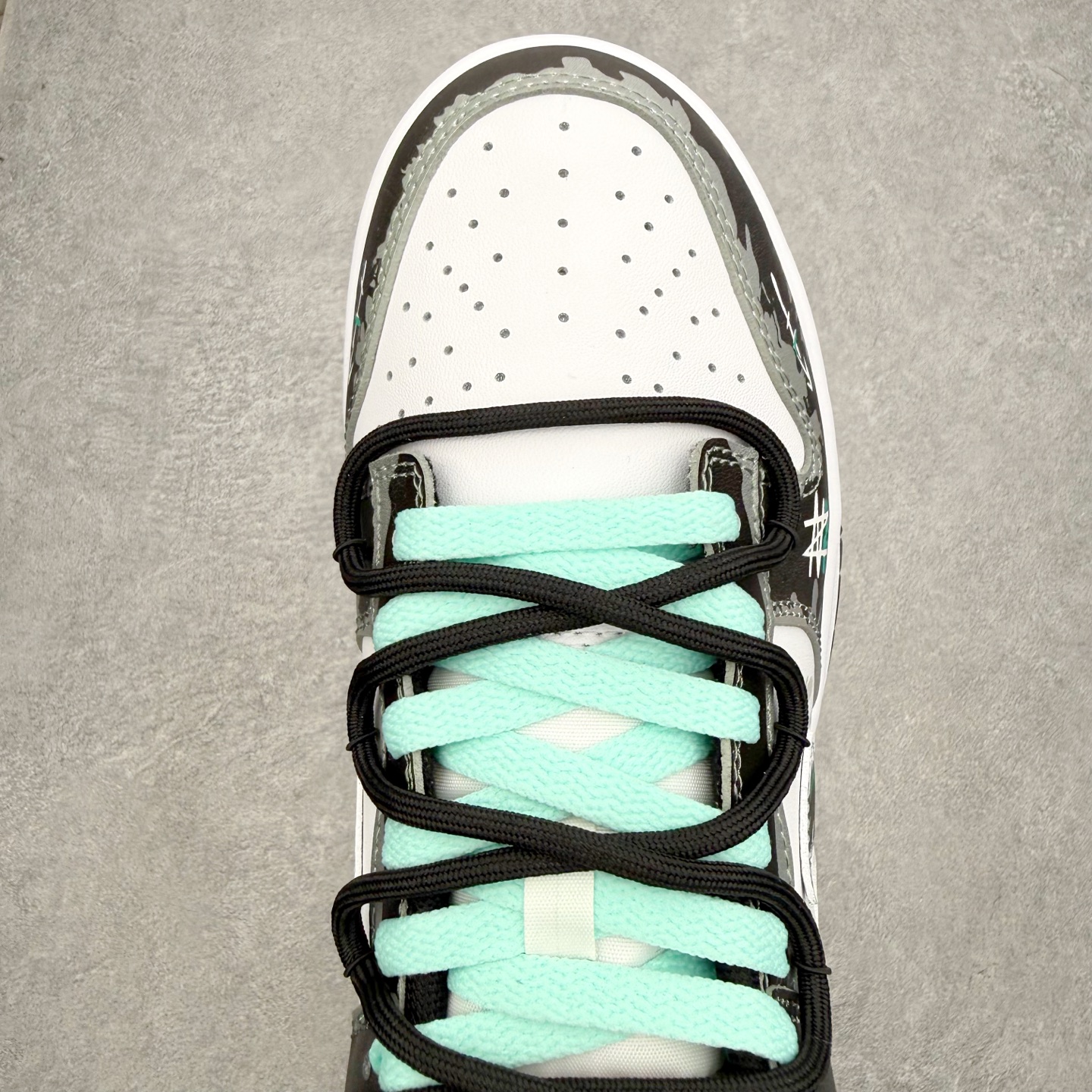 ＃YC纯原 NK Dunk Low 潮跃 DD1391-100 此款采用经典的黑白基底，在这之上，泼墨的