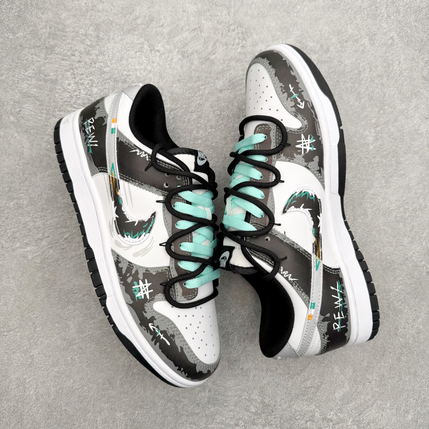 ＃YC纯原 NK Dunk Low 潮跃 DD1391-100 此款采用经典的黑白基底，在这之上，泼墨的