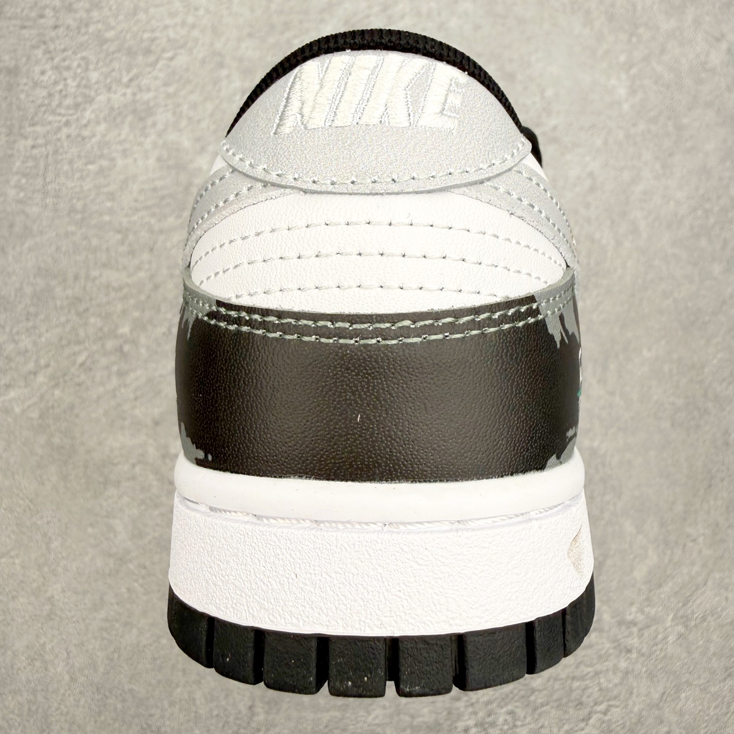 ＃YC纯原 NK Dunk Low 潮跃 DD1391-100 此款采用经典的黑白基底，在这之上，泼墨的