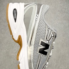 New Balance MR740 NB新百伦系列复古老爹风休闲运动慢跑鞋 采用轻质牛剖革拼接透气网眼衬 New Balance MR740 NB新百伦系列复古老爹风休闲运动慢跑鞋 采用轻质牛剖革拼接透气网眼衬