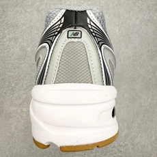 New Balance MR740 NB新百伦系列复古老爹风休闲运动慢跑鞋 采用轻质牛剖革拼接透气网眼衬 New Balance MR740 NB新百伦系列复古老爹风休闲运动慢跑鞋 采用轻质牛剖革拼接透气网眼衬