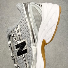 New Balance MR740 NB新百伦系列复古老爹风休闲运动慢跑鞋 采用轻质牛剖革拼接透气网眼衬 New Balance MR740 NB新百伦系列复古老爹风休闲运动慢跑鞋 采用轻质牛剖革拼接透气网眼衬