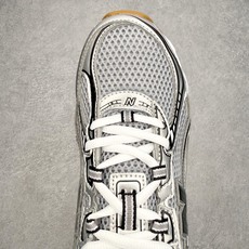 New Balance MR740 NB新百伦系列复古老爹风休闲运动慢跑鞋 采用轻质牛剖革拼接透气网眼衬 New Balance MR740 NB新百伦系列复古老爹风休闲运动慢跑鞋 采用轻质牛剖革拼接透气网眼衬