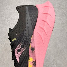 Saucony Endorphin Pro啡鹏 4 碳板竞速训练 低帮跑步鞋 Saucony(索康尼)是 Saucony Endorphin Pro啡鹏 4 碳板竞速训练 低帮跑步鞋 Saucony(索康尼)是