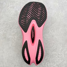 Saucony Endorphin Pro啡鹏 4 碳板竞速训练 低帮跑步鞋 Saucony(索康尼)是 Saucony Endorphin Pro啡鹏 4 碳板竞速训练 低帮跑步鞋 Saucony(索康尼)是