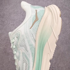 HOKA ONE ONE Clifton 克里夫顿10代专业性能减震公路跑步鞋 轻盈透气的针织网面和纱线 HOKA ONE ONE Clifton 克里夫顿10代专业性能减震公路跑步鞋 轻盈透气的针织网面和纱线