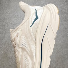 HOKA ONE ONE Clifton 克里夫顿10代专业性能减震公路跑步鞋 轻盈透气的针织网面和纱线 HOKA ONE ONE Clifton 克里夫顿10代专业性能减震公路跑步鞋 轻盈透气的针织网面和纱线
