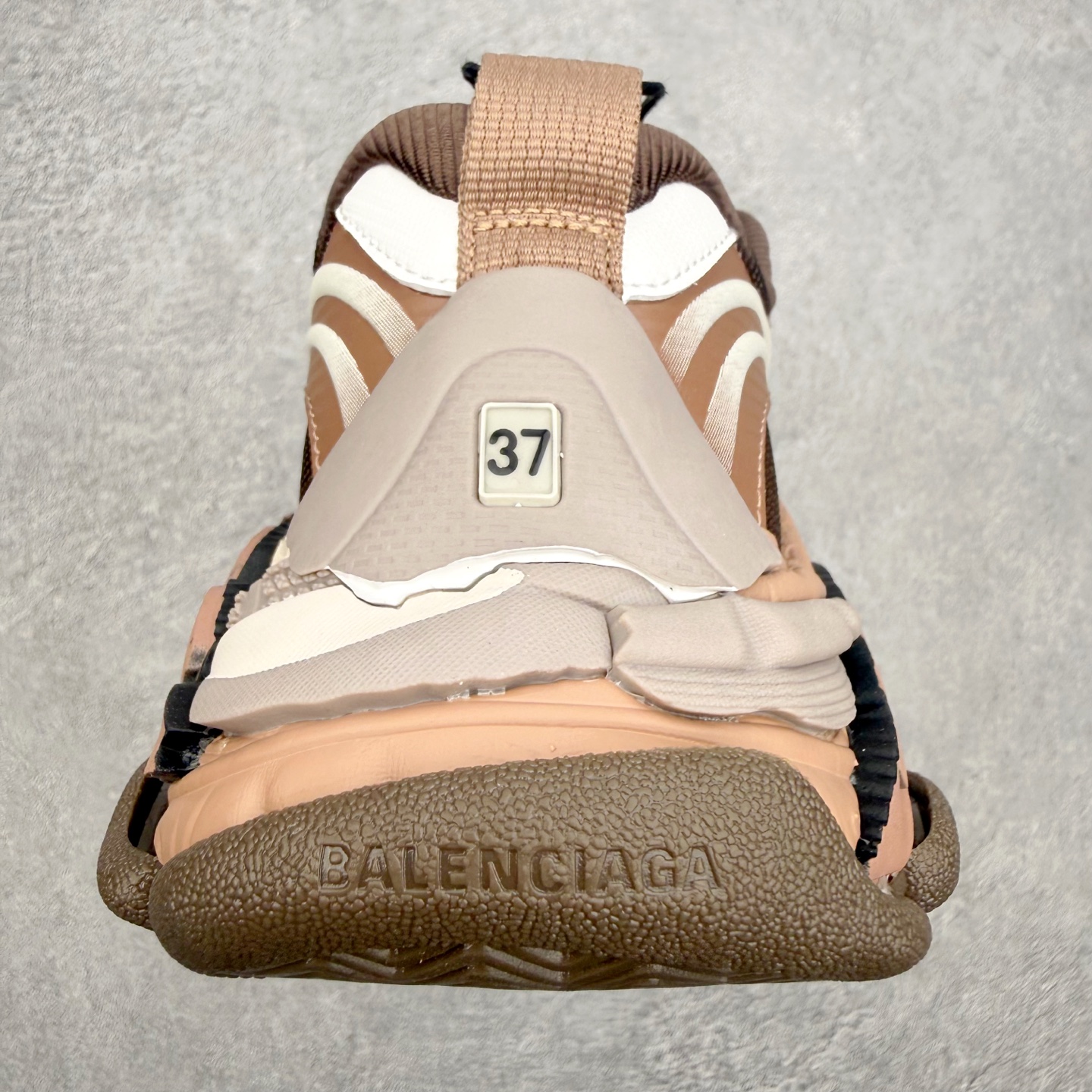 Balenciaga巴黎世家 Triple S .2 Gradient 厚底系带低帮老爹鞋鞋身分层结构 