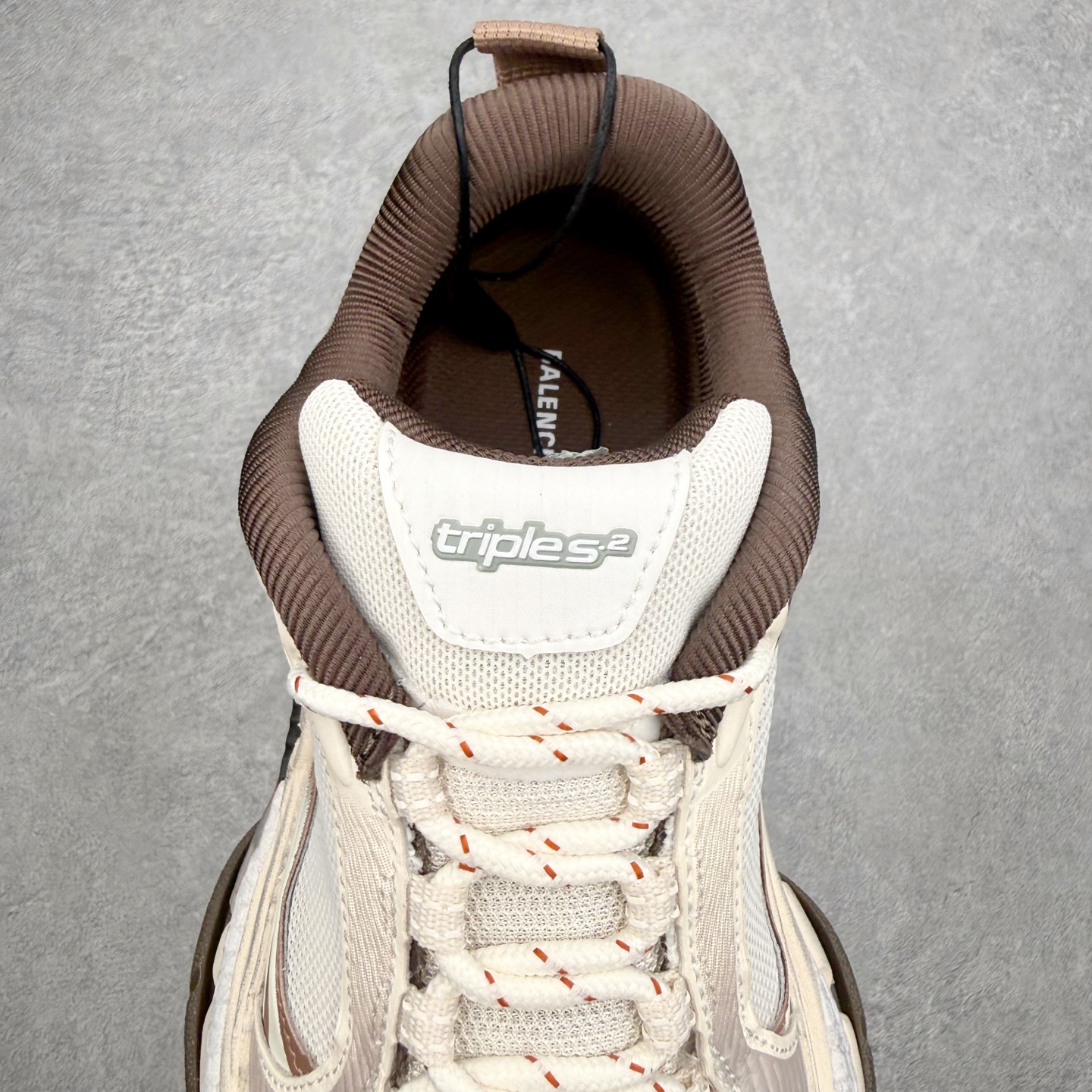 Balenciaga巴黎世家 Triple S .2 Gradient 厚底系带低帮老爹鞋鞋身分层结构 