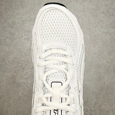 New Balance MR740 NB新百伦系列复古老爹风休闲运动慢跑鞋 采用轻质牛剖革拼接透气网眼衬 New Balance MR740 NB新百伦系列复古老爹风休闲运动慢跑鞋 采用轻质牛剖革拼接透气网眼衬