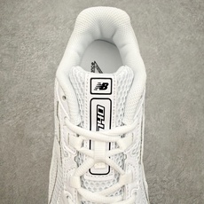 New Balance MR740 NB新百伦系列复古老爹风休闲运动慢跑鞋 采用轻质牛剖革拼接透气网眼衬 New Balance MR740 NB新百伦系列复古老爹风休闲运动慢跑鞋 采用轻质牛剖革拼接透气网眼衬