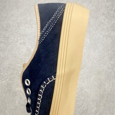 Vans Authentic Kickdown 2.0复古走线生胶低帮休闲帆布鞋鞋面采用全麂皮材质,质感 Vans Authentic Kickdown 2.0复古走线生胶低帮休闲帆布鞋鞋面采用全麂皮材质,质感