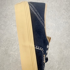 Vans Authentic Kickdown 2.0复古走线生胶低帮休闲帆布鞋鞋面采用全麂皮材质,质感 Vans Authentic Kickdown 2.0复古走线生胶低帮休闲帆布鞋鞋面采用全麂皮材质,质感