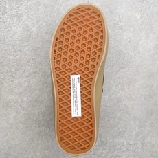 Vans Authentic Kickdown 2.0复古走线生胶低帮休闲帆布鞋鞋面采用全麂皮材质,质感 Vans Authentic Kickdown 2.0复古走线生胶低帮休闲帆布鞋鞋面采用全麂皮材质,质感