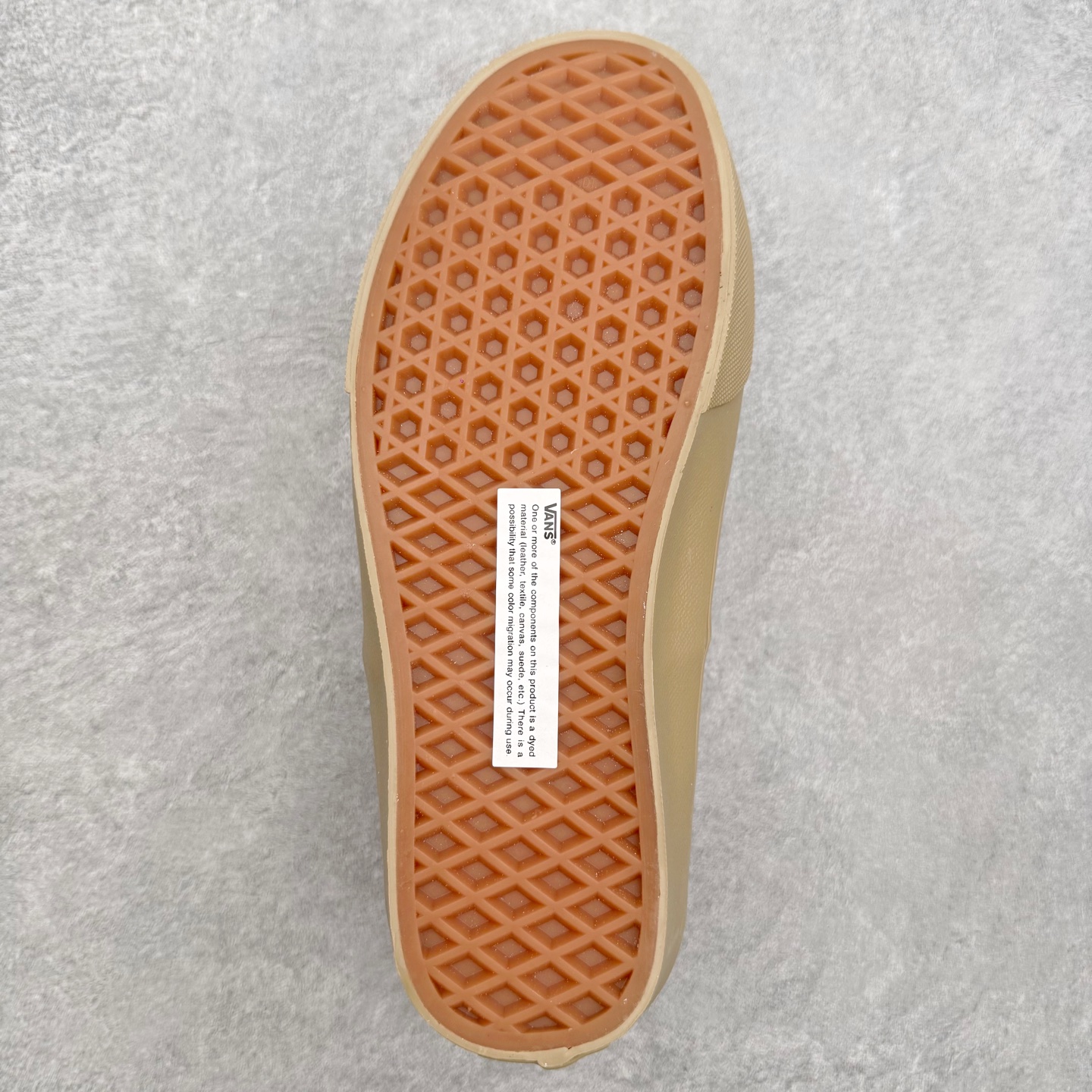 Vans Authentic Kickdown 2.0复古走线生胶低帮休闲帆布鞋鞋面采用全麂皮材质，质感