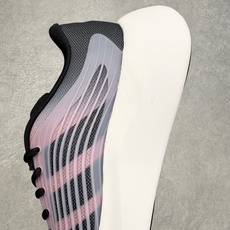 AD Hyperboost Edge 爆米花缓震舒适贴合跑步鞋 在 BOOST 之前冠以了 “HYPER AD Hyperboost Edge 爆米花缓震舒适贴合跑步鞋 在 BOOST 之前冠以了 “HYPER