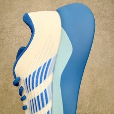 AD Hyperboost Edge 爆米花缓震舒适贴合跑步鞋 在 BOOST 之前冠以了 “HYPER AD Hyperboost Edge 爆米花缓震舒适贴合跑步鞋 在 BOOST 之前冠以了 “HYPER