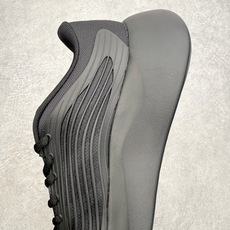 AD Hyperboost Edge 爆米花缓震舒适贴合跑步鞋 在 BOOST 之前冠以了 “HYPER AD Hyperboost Edge 爆米花缓震舒适贴合跑步鞋 在 BOOST 之前冠以了 “HYPER