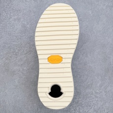 Moncler盟可睐 Altive 磨砂皮圆头系带低帮板鞋 4.2cm MONCLER(盟可睐)是一个以 Moncler盟可睐 Altive 磨砂皮圆头系带低帮板鞋 4.2cm MONCLER(盟可睐)是一个以