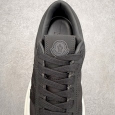 Moncler盟可睐 Altive 磨砂皮圆头系带低帮板鞋 4.2cm MONCLER(盟可睐)是一个以 Moncler盟可睐 Altive 磨砂皮圆头系带低帮板鞋 4.2cm MONCLER(盟可睐)是一个以
