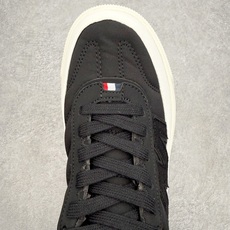 Moncler盟可睐 Altive 磨砂皮圆头系带低帮板鞋 4.2cm MONCLER(盟可睐)是一个以 Moncler盟可睐 Altive 磨砂皮圆头系带低帮板鞋 4.2cm MONCLER(盟可睐)是一个以