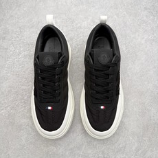 Moncler盟可睐 Altive 磨砂皮圆头系带低帮板鞋 4.2cm MONCLER(盟可睐)是一个以 Moncler盟可睐 Altive 磨砂皮圆头系带低帮板鞋 4.2cm MONCLER(盟可睐)是一个以