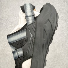HOKA ONE ONE Infini Hike TC 舒适百搭沙滩凉鞋 HOKA ONE ONE是来自 HOKA ONE ONE Infini Hike TC 舒适百搭沙滩凉鞋 HOKA ONE ONE是来自