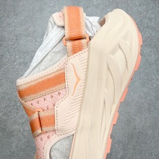 HOKA ONE ONE Infini Hike TC 舒适百搭沙滩凉鞋 HOKA ONE ONE是来自 HOKA ONE ONE Infini Hike TC 舒适百搭沙滩凉鞋 HOKA ONE ONE是来自