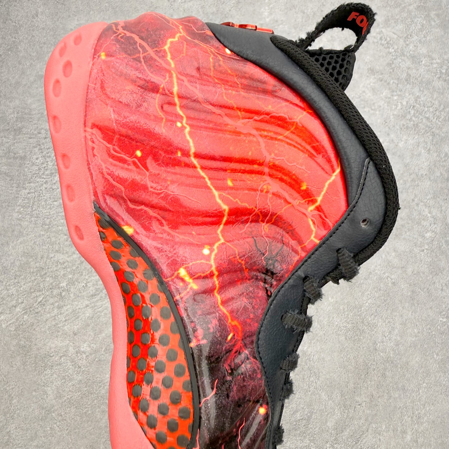 Stranger Things x NK Air Foamposite Pro 怪奇物语联名 红色闪电喷