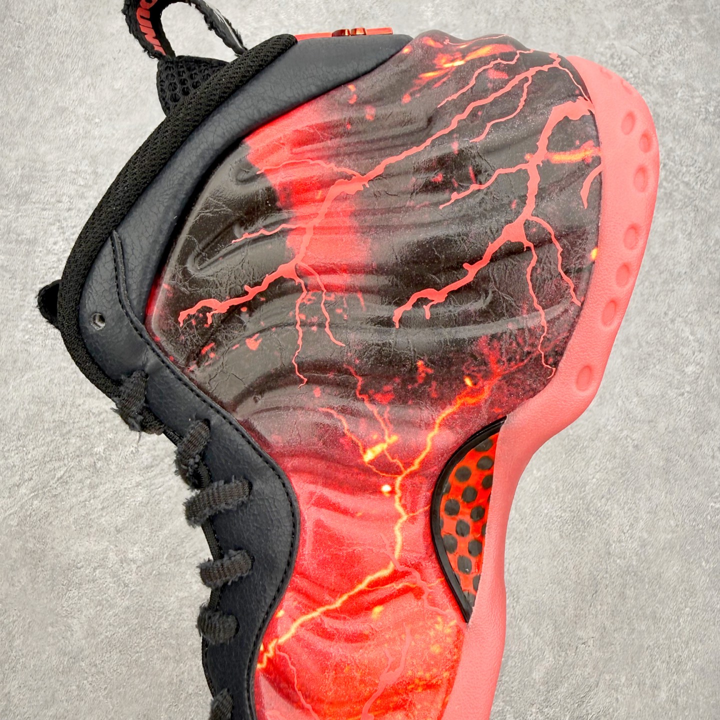 Stranger Things x NK Air Foamposite Pro 怪奇物语联名 红色闪电喷
