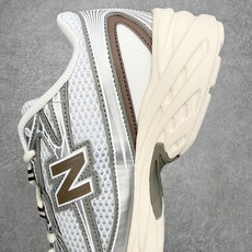 New Balance MR740 NB新百伦系列复古老爹风休闲运动慢跑鞋 采用轻质牛剖革拼接透气网眼衬 New Balance MR740 NB新百伦系列复古老爹风休闲运动慢跑鞋 采用轻质牛剖革拼接透气网眼衬