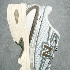 New Balance MR740 NB新百伦系列复古老爹风休闲运动慢跑鞋 采用轻质牛剖革拼接透气网眼衬 New Balance MR740 NB新百伦系列复古老爹风休闲运动慢跑鞋 采用轻质牛剖革拼接透气网眼衬