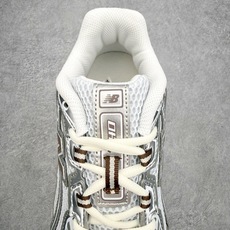 New Balance MR740 NB新百伦系列复古老爹风休闲运动慢跑鞋 采用轻质牛剖革拼接透气网眼衬 New Balance MR740 NB新百伦系列复古老爹风休闲运动慢跑鞋 采用轻质牛剖革拼接透气网眼衬