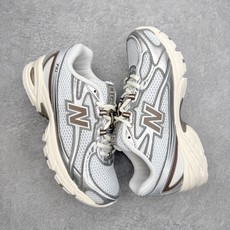 New Balance MR740 NB新百伦系列复古老爹风休闲运动慢跑鞋 采用轻质牛剖革拼接透气网眼衬 New Balance MR740 NB新百伦系列复古老爹风休闲运动慢跑鞋 采用轻质牛剖革拼接透气网眼衬