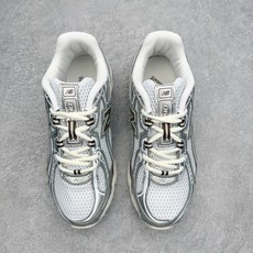 New Balance MR740 NB新百伦系列复古老爹风休闲运动慢跑鞋 采用轻质牛剖革拼接透气网眼衬 New Balance MR740 NB新百伦系列复古老爹风休闲运动慢跑鞋 采用轻质牛剖革拼接透气网眼衬