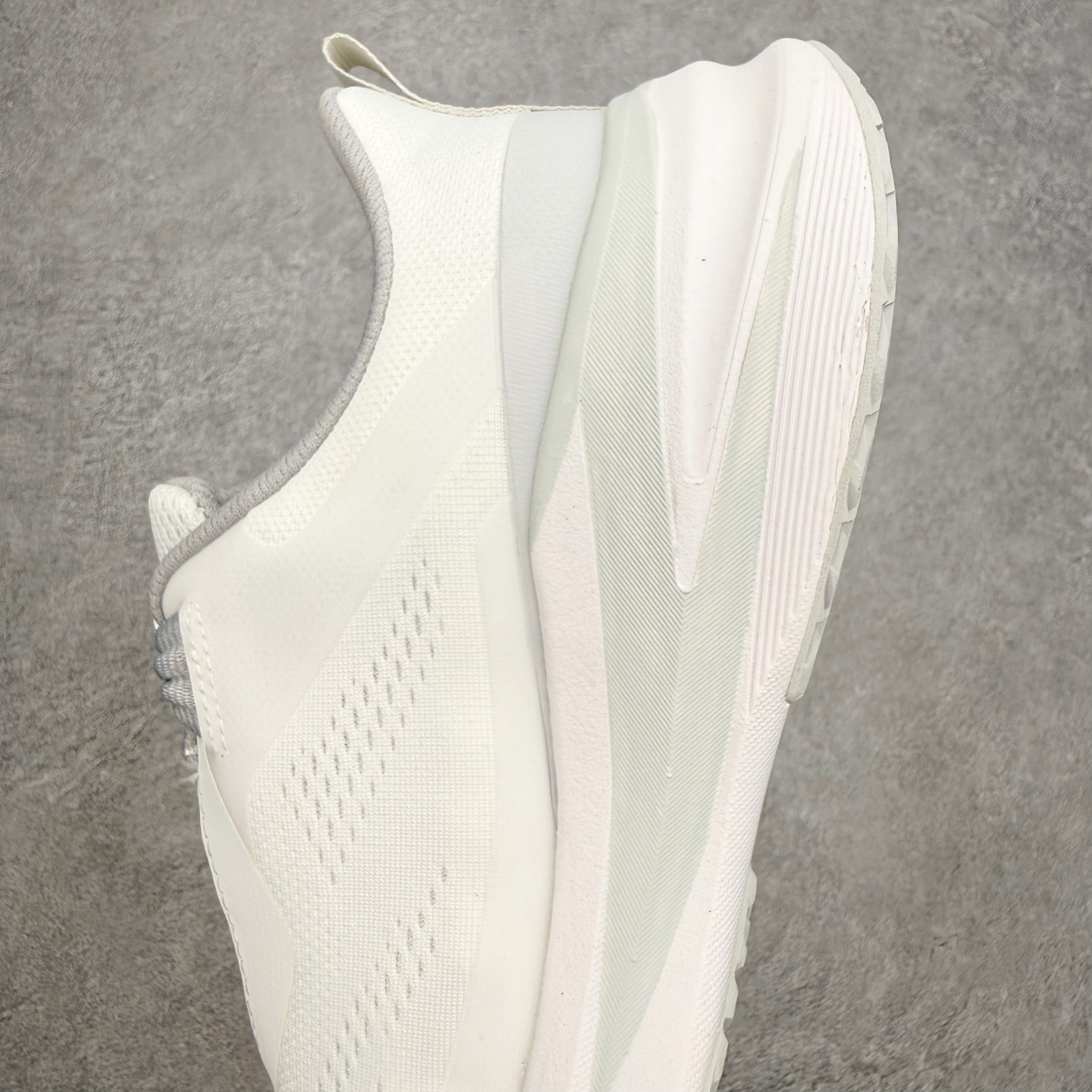 迪桑特DESCENTE RUNNING系列 LAVITATE 3.0 AIR WIRE 缓震舒适 BOA