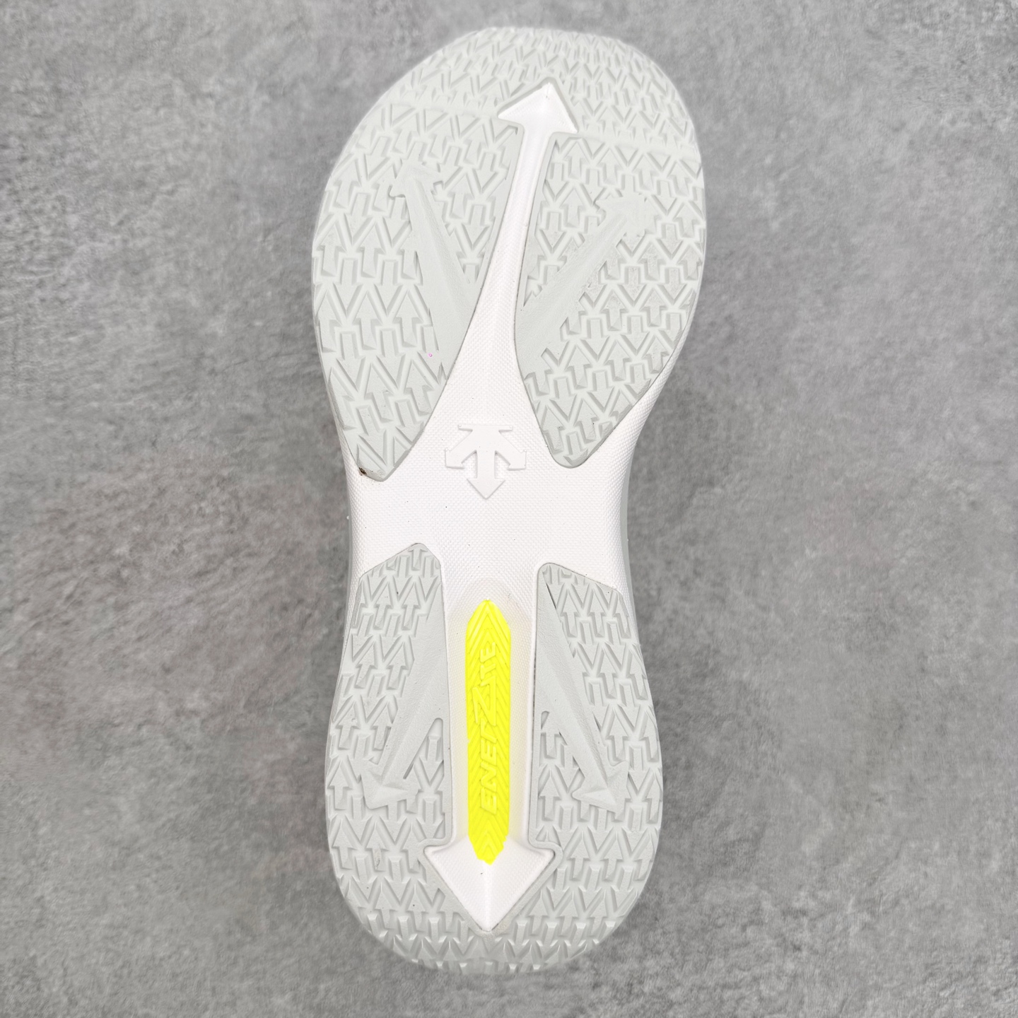 迪桑特DESCENTE RUNNING系列 LAVITATE 3.0 AIR WIRE 缓震舒适 BOA