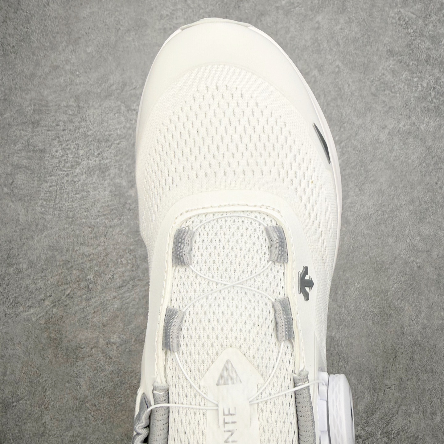 迪桑特DESCENTE RUNNING系列 LAVITATE 3.0 AIR WIRE 缓震舒适 BOA