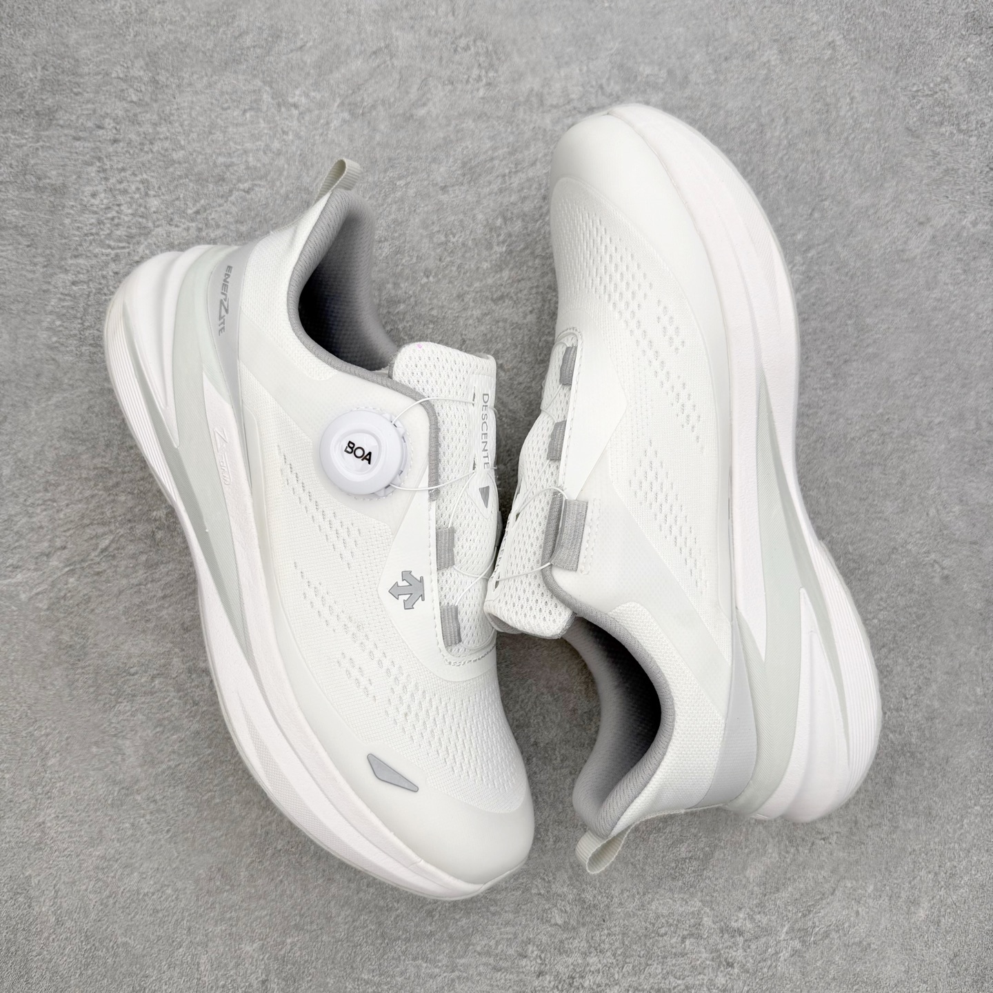 迪桑特DESCENTE RUNNING系列 LAVITATE 3.0 AIR WIRE 缓震舒适 BOA