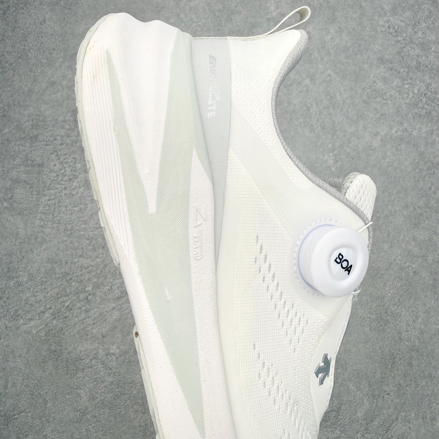迪桑特DESCENTE RUNNING系列 LAVITATE 3.0 AIR WIRE 缓震舒适 BOA