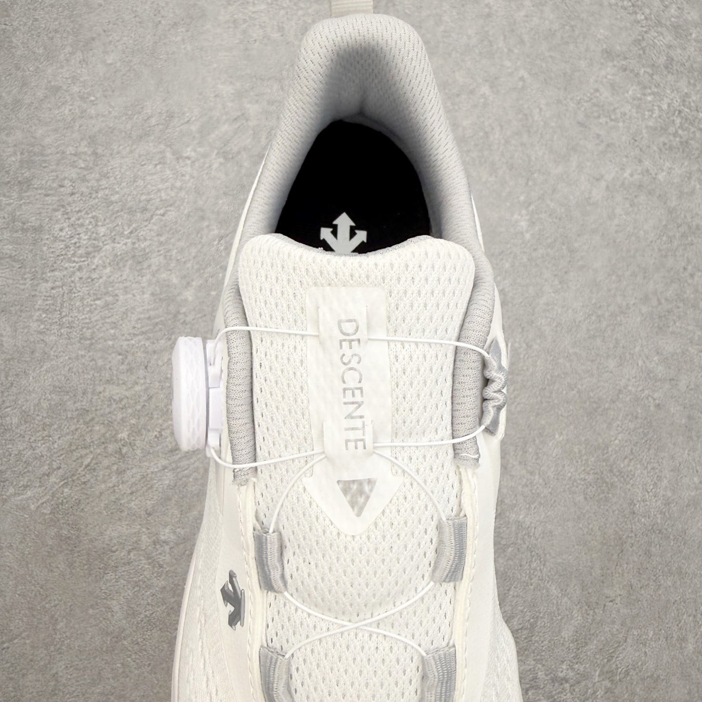 迪桑特DESCENTE RUNNING系列 LAVITATE 3.0 AIR WIRE 缓震舒适 BOA