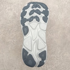 HOKA ONE ONE Clifton 克里夫顿10代专业性能减震公路跑步鞋 轻盈透气的针织网面和纱线 HOKA ONE ONE Clifton 克里夫顿10代专业性能减震公路跑步鞋 轻盈透气的针织网面和纱线