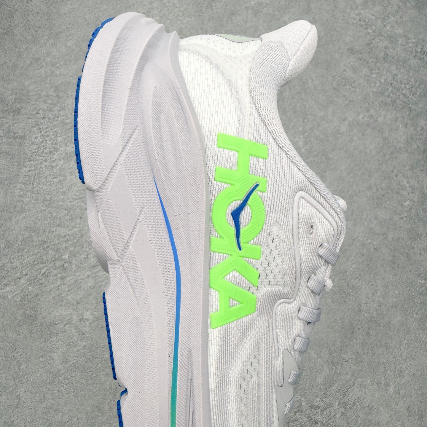 HOKA ONE ONE Clifton 克里夫顿10代专业性能减震公路跑步鞋 轻盈透气的针织网面和纱线