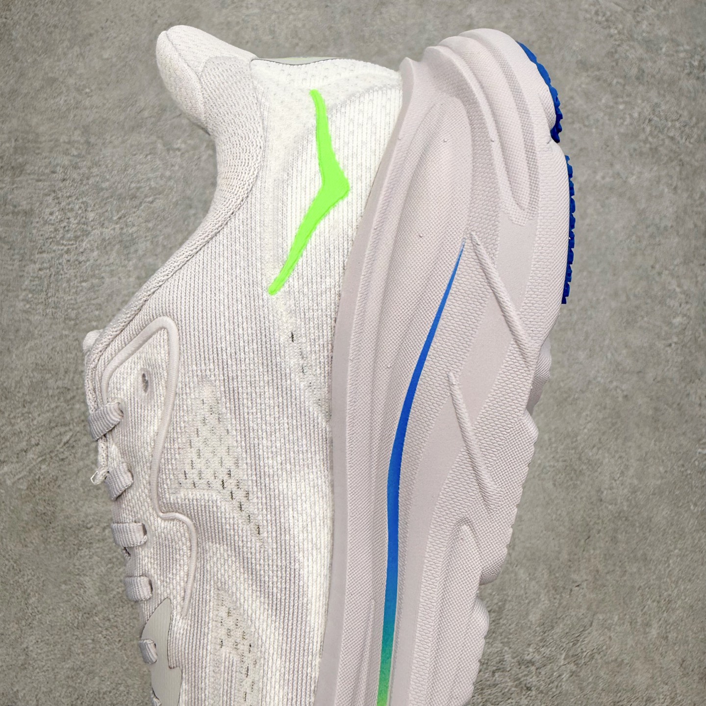 HOKA ONE ONE Clifton 克里夫顿10代专业性能减震公路跑步鞋 轻盈透气的针织网面和纱线
