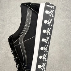 Vans Sk8-Low 暗黑骷髅💀鞋身采用黑麂皮拼接帆布材质白色明线勾勒鞋身轮廓 层次分明鞋带印满骷髅 Vans Sk8-Low 暗黑骷髅💀鞋身采用黑麂皮拼接帆布材质白色明线勾勒鞋身轮廓 层次分明鞋带印满骷髅