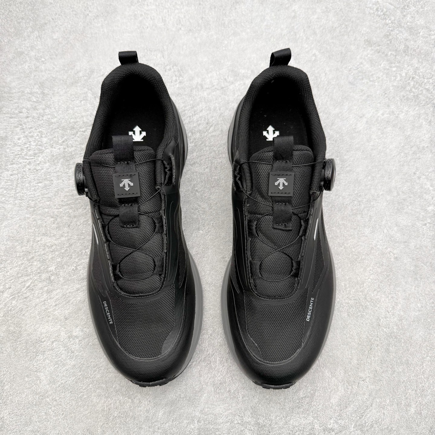 迪桑特DESCENTE RUNNING系列 LAVITATE 3.0 AIR WIRE 缓震舒适 BOA