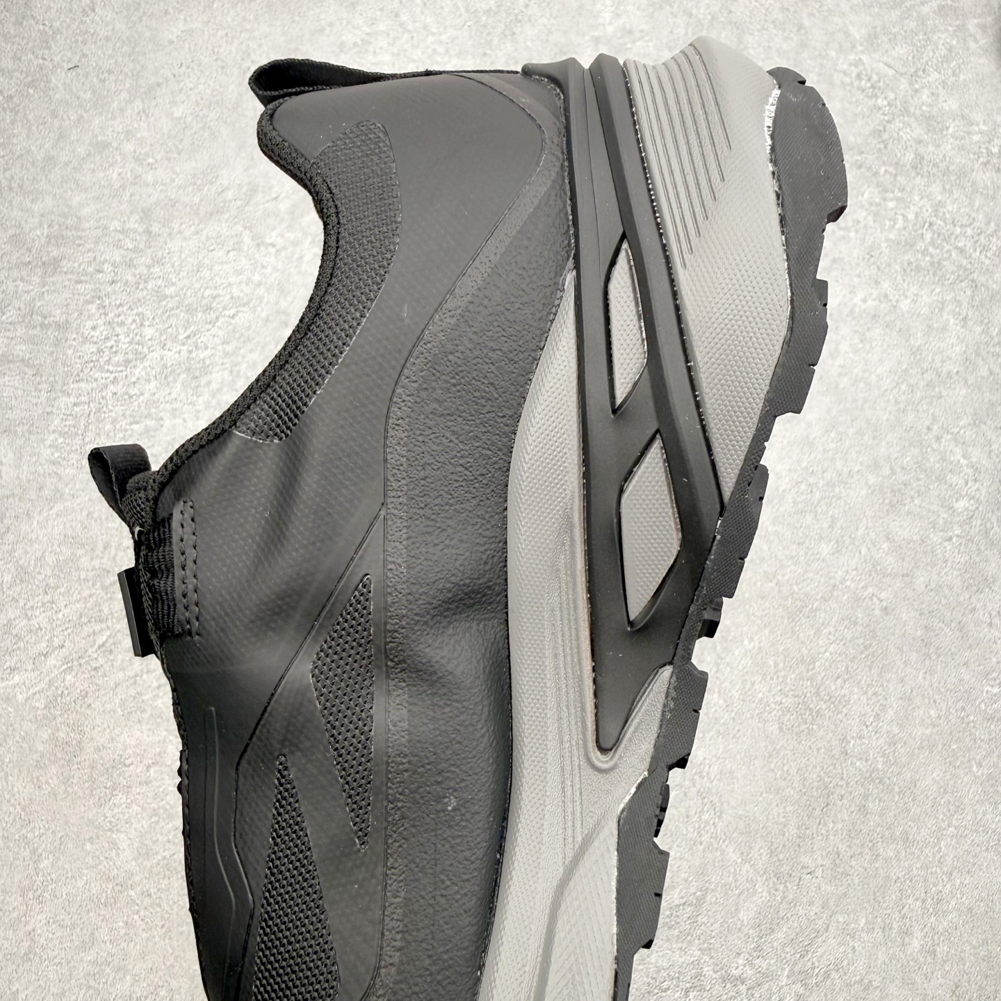 迪桑特DESCENTE RUNNING系列 LAVITATE 3.0 AIR WIRE 缓震舒适 BOA