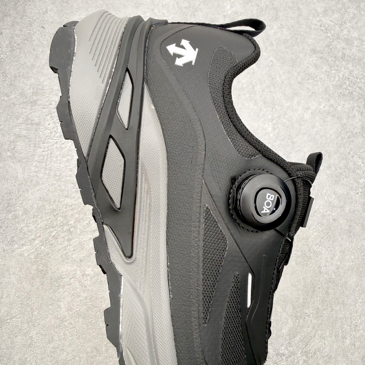 迪桑特DESCENTE RUNNING系列 LAVITATE 3.0 AIR WIRE 缓震舒适 BOA