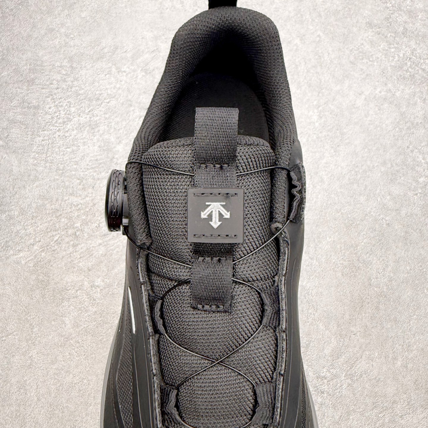 迪桑特DESCENTE RUNNING系列 LAVITATE 3.0 AIR WIRE 缓震舒适 BOA