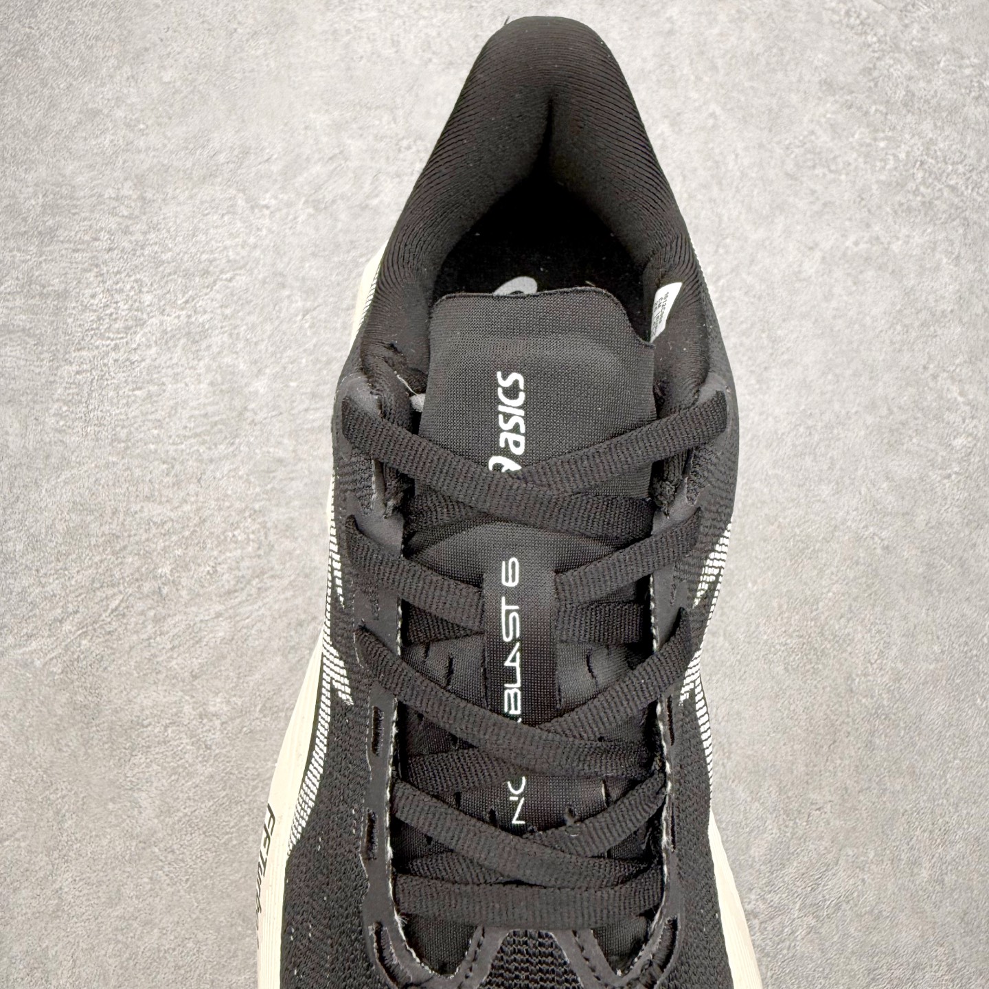 ASICS NOVABLAST 6 舒适百搭低帮马拉松训练竞速跑步鞋 ASICS（亚瑟士）是日本实业家鬼